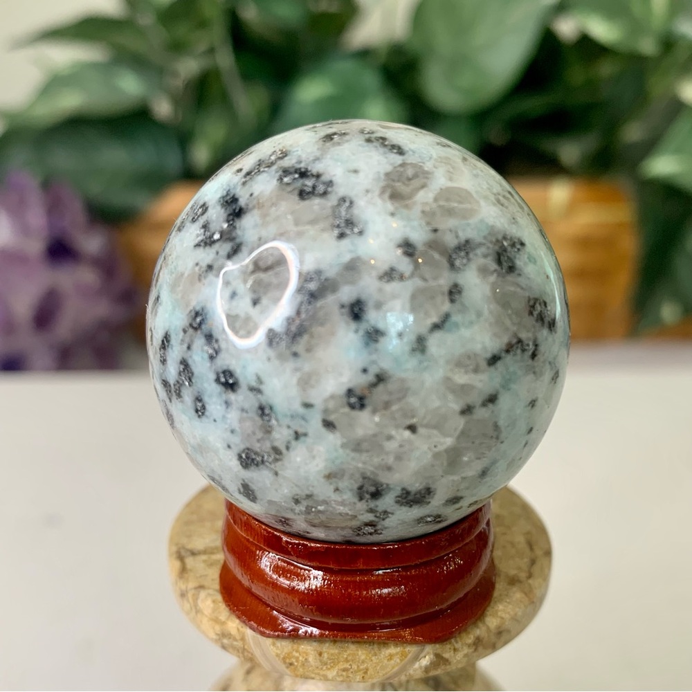 Kiwi Jasper Carved Sphere Crystal Healing Chakra Stone Ball Orb With Stand 1.5" - Picture 5 of 8